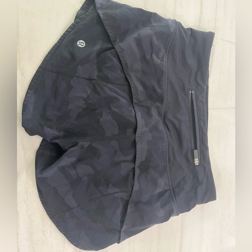 Lululemon speed up 2.5 camo shorts size 0tall